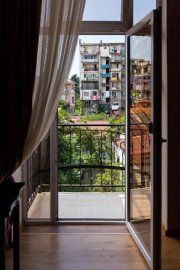 Apartments In The Historical Center Of Batumi, Near The Seaside Park 0*, Batumi
